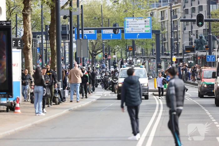 Duizenden Pro-Palestijn demonstranten komen aan bij stadhuis