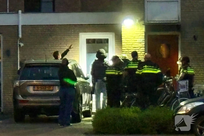Arrestatieteam doet inval in woning