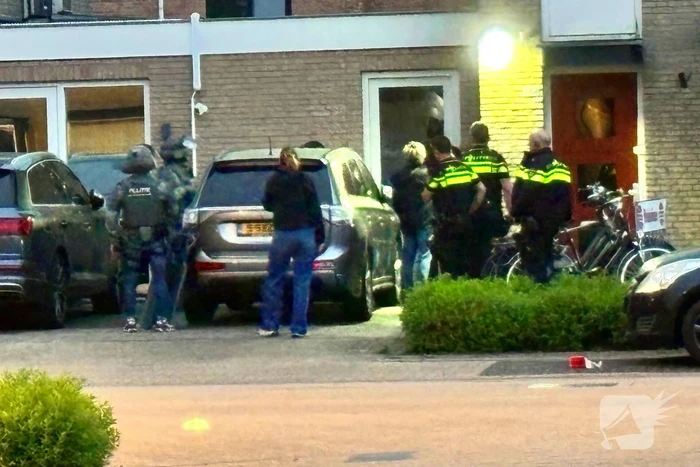 Arrestatieteam doet inval in woning