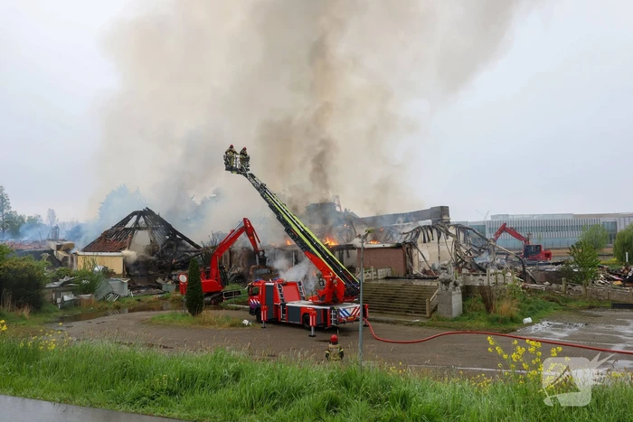 Grote brand legt wereldkeuken plat