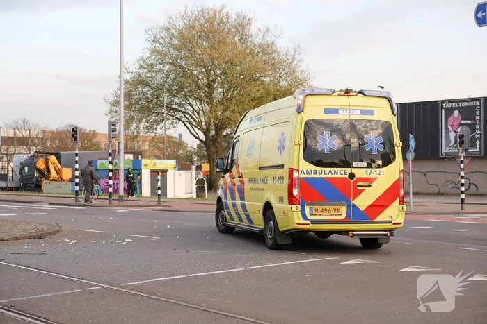 Motorrijder gewond bij botsing met auto