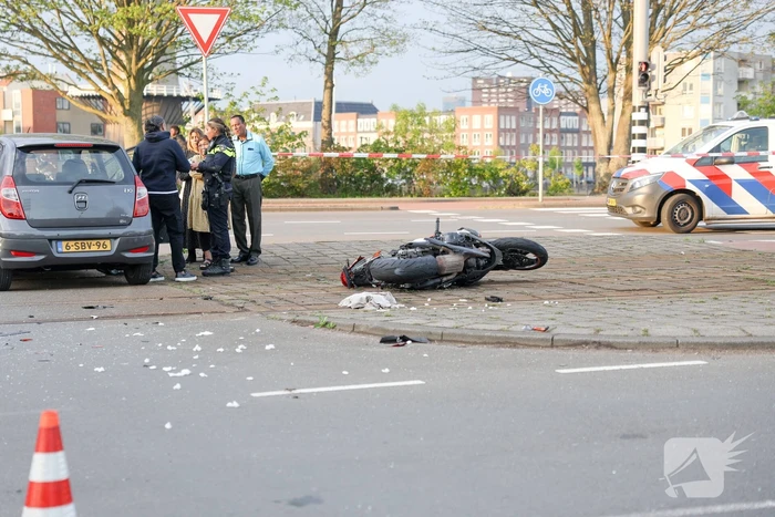 Motorrijder gewond bij botsing met auto
