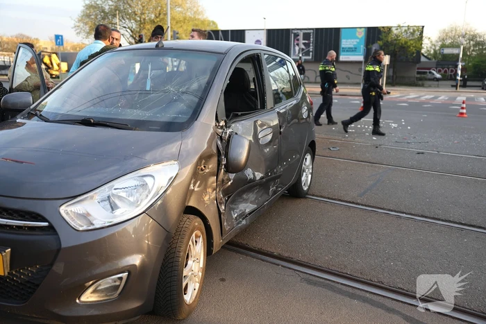 Motorrijder gewond bij botsing met auto