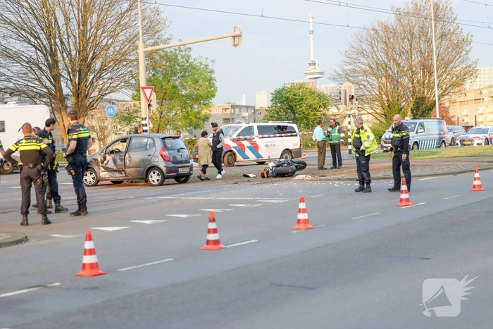 Motorrijder gewond bij botsing met auto