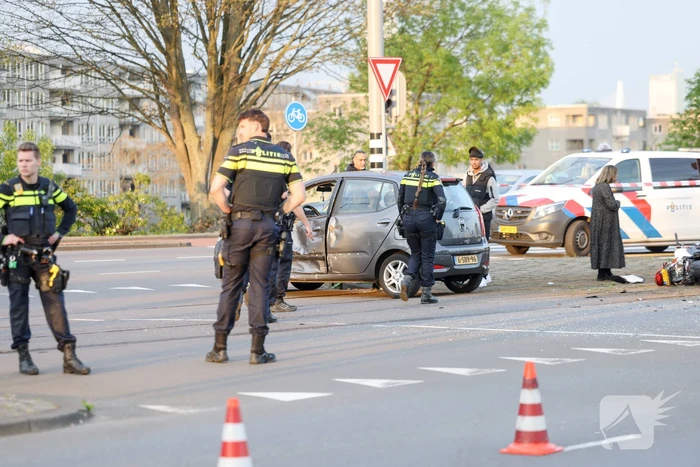 Motorrijder gewond bij botsing met auto