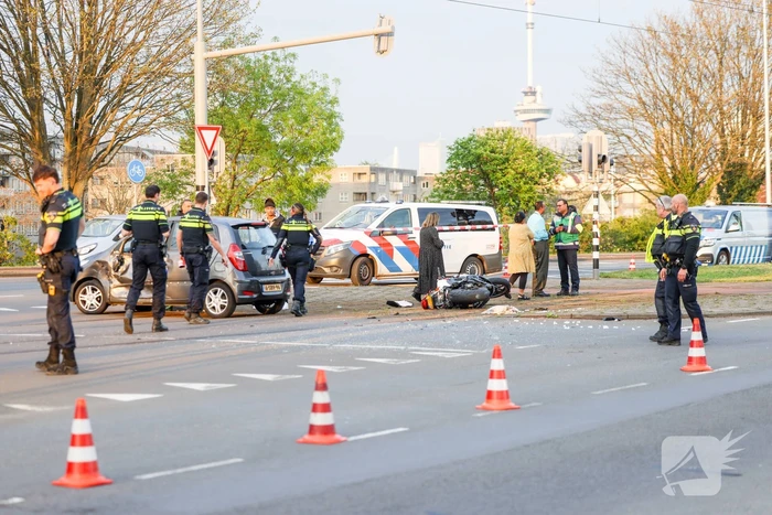 Motorrijder gewond bij botsing met auto