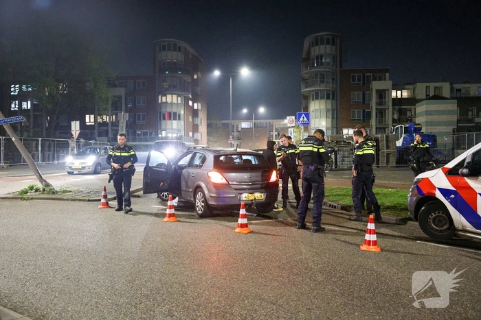 Dronken automobilist aangehouden na botsing tegen lantaarnpaal