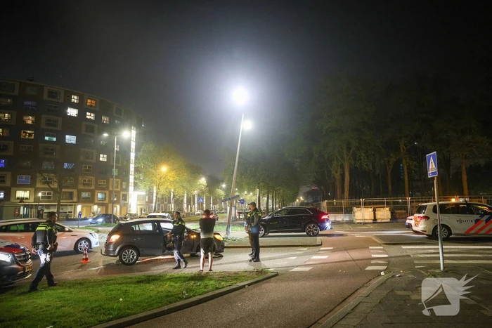 Dronken automobilist aangehouden na botsing tegen lantaarnpaal