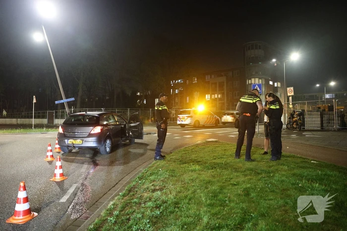 Dronken automobilist aangehouden na botsing tegen lantaarnpaal