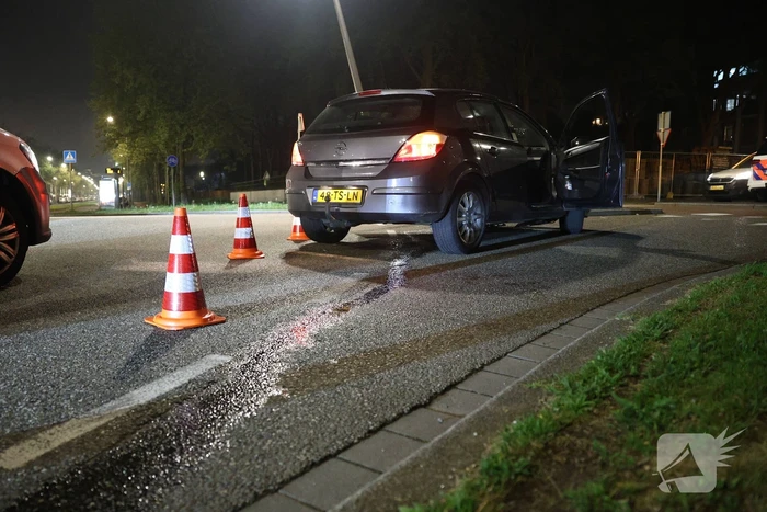 Dronken automobilist aangehouden na botsing tegen lantaarnpaal