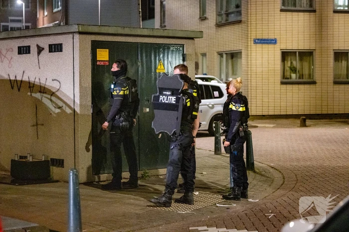 Politie valt woning binnen na melding vuurwapen