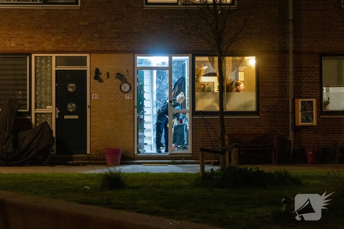 Politie valt woning binnen na melding vuurwapen