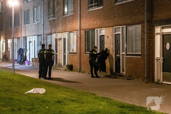 Politie valt woning binnen na melding vuurwapen