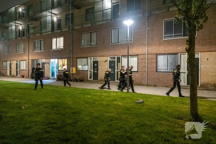Politie valt woning binnen na melding vuurwapen