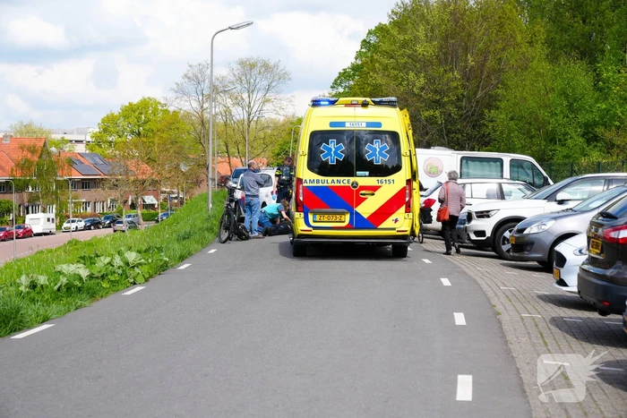 Man valt met fiets en raakt gewond