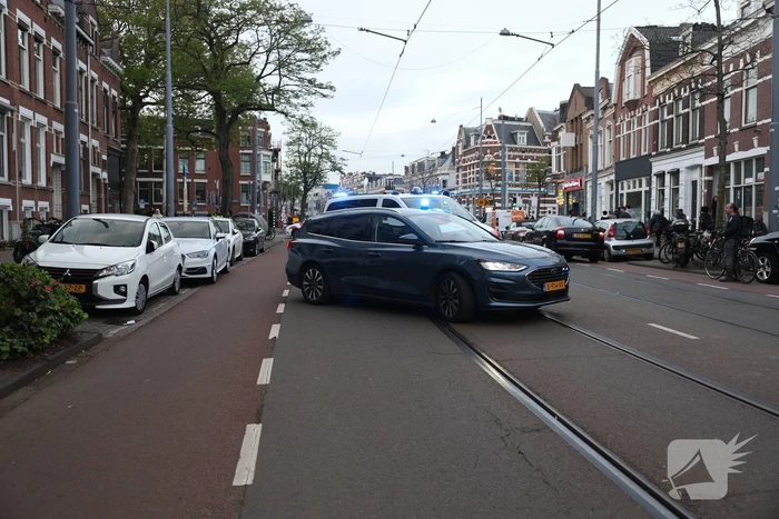 Motorrijder rijdt fietser aan en gaat ervandoor