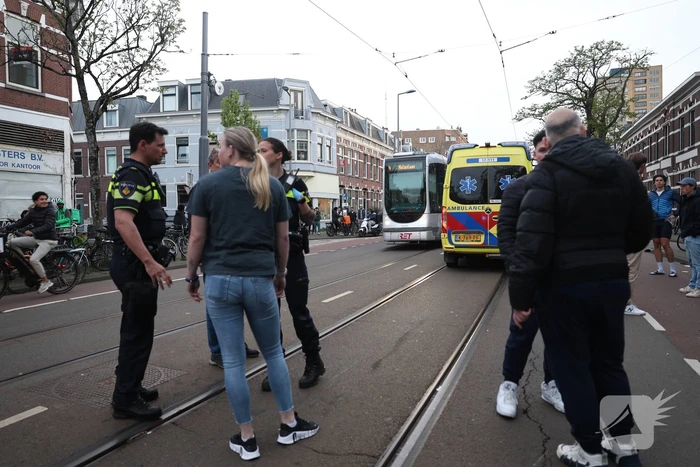 Motorrijder rijdt fietser aan en gaat ervandoor