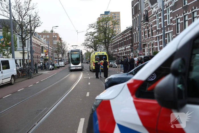Motorrijder rijdt fietser aan en gaat ervandoor