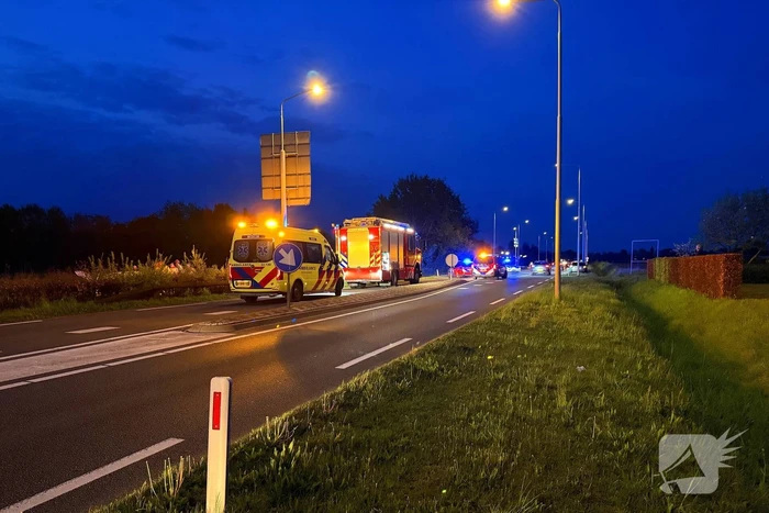 Eenzijdig ongeval auto belandt op fietspad