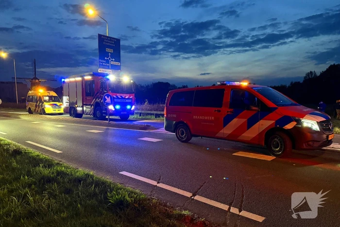 Eenzijdig ongeval auto belandt op fietspad