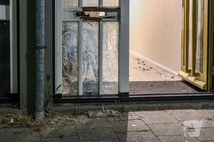 Explosie bij brievenbus woning