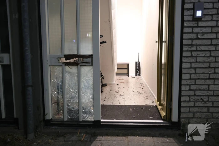 Explosie bij brievenbus woning