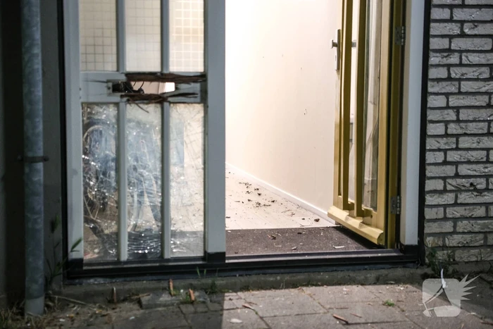 Explosie bij brievenbus woning