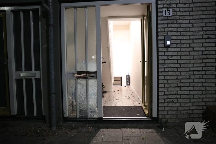 Explosie bij brievenbus woning