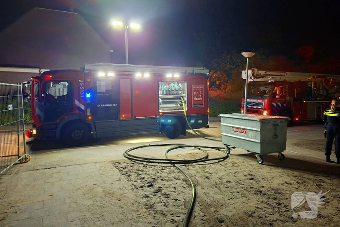 Brandweer druk met meerdere afval branden