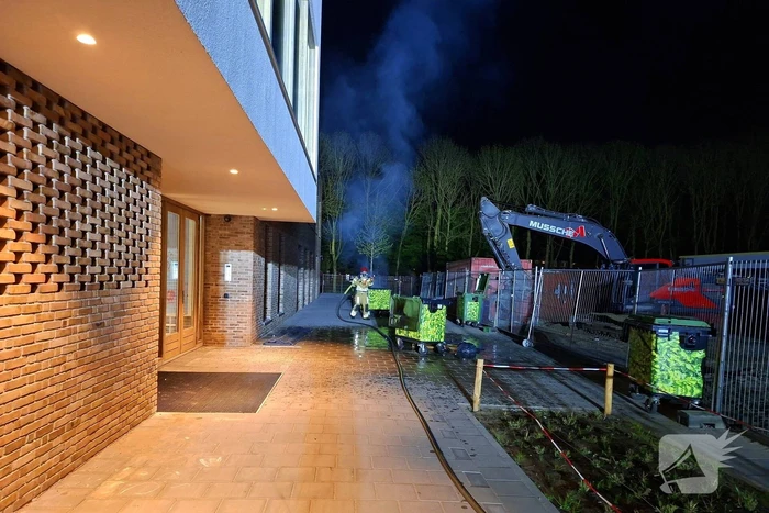 Brandweer druk met meerdere afval branden
