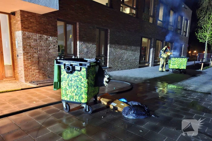 Brandweer druk met meerdere afval branden