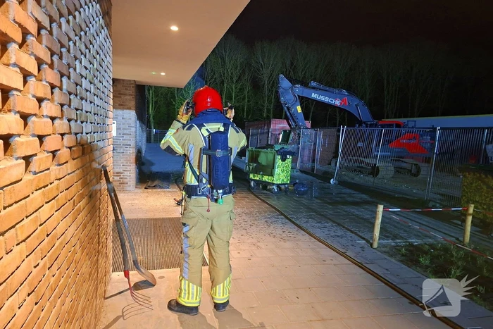 Brandweer druk met meerdere afval branden
