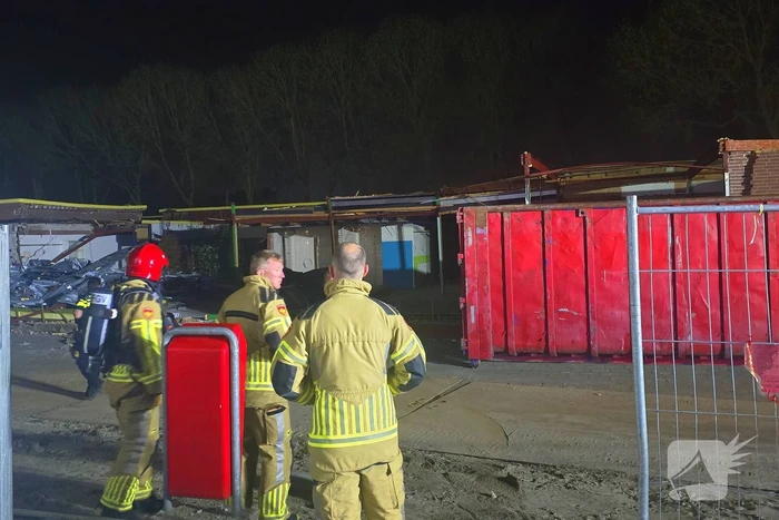 Brandweer druk met meerdere afval branden