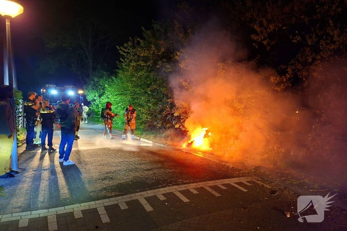 Brandweer druk met meerdere afval branden
