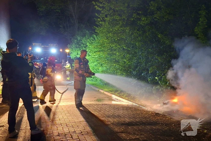 Brandweer druk met meerdere afval branden