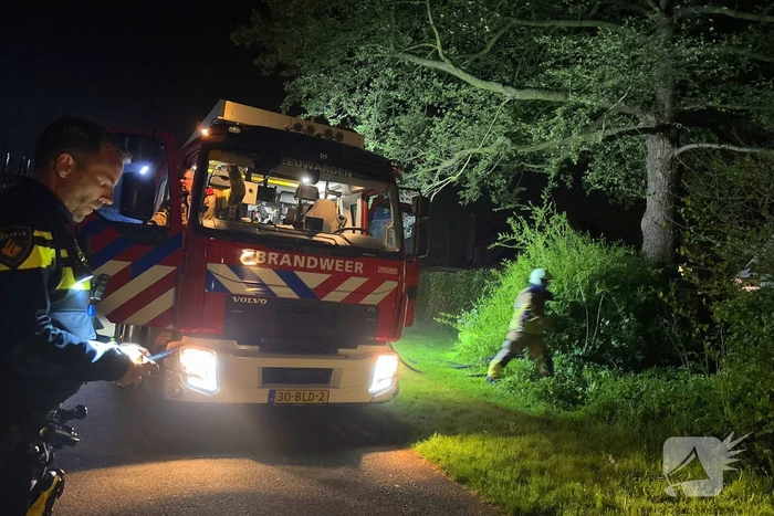 Vuurkorf zorgt voor brand in achtertuin