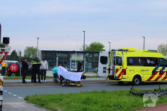 Persoon op fiets gewond bij aanrijding