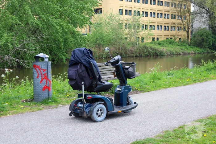 Persoon in scootmobiel gewond bij ongeval, veroorzaker rijdt door