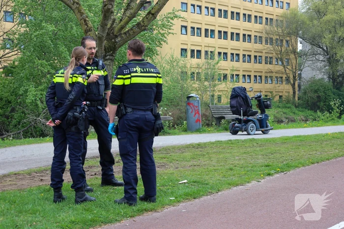 Persoon in scootmobiel gewond bij ongeval, veroorzaker rijdt door