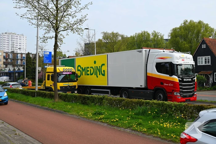 Oudere rijdt spook en komt in botsing met vrachtwagen
