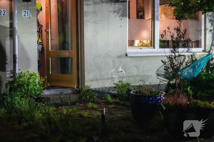 Bestuurster rijdt tegen woning tijdens parkeren