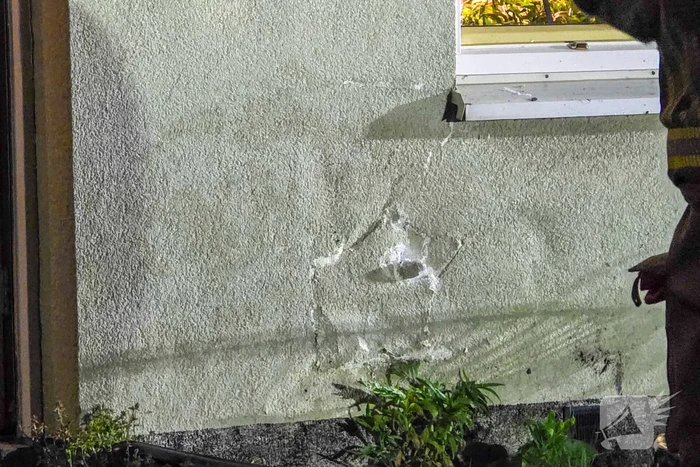 Bestuurster rijdt tegen woning tijdens parkeren