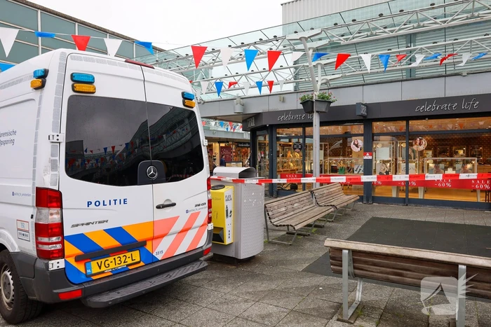 Politie doet onderzoek naar overval op juwelierszaak