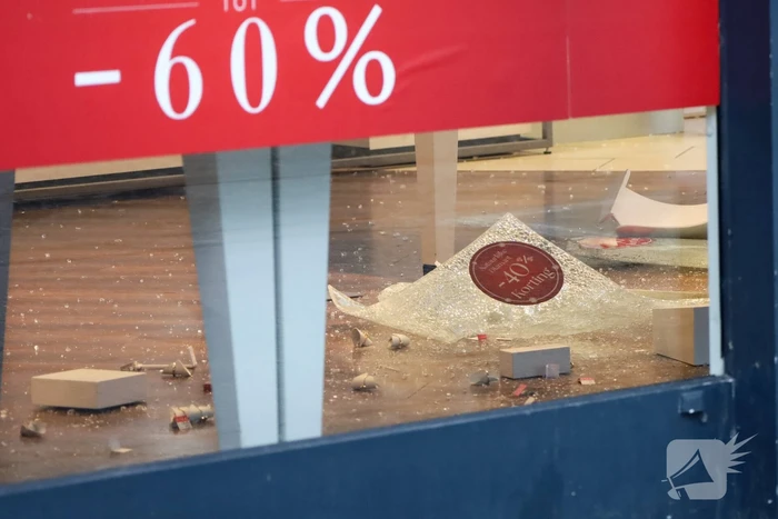 Politie doet onderzoek naar overval op juwelierszaak