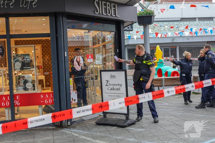 Politie doet onderzoek naar overval op juwelierszaak