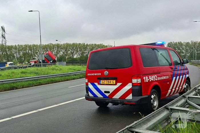 Verkeersoverlast door gekantelde vrachtwagen