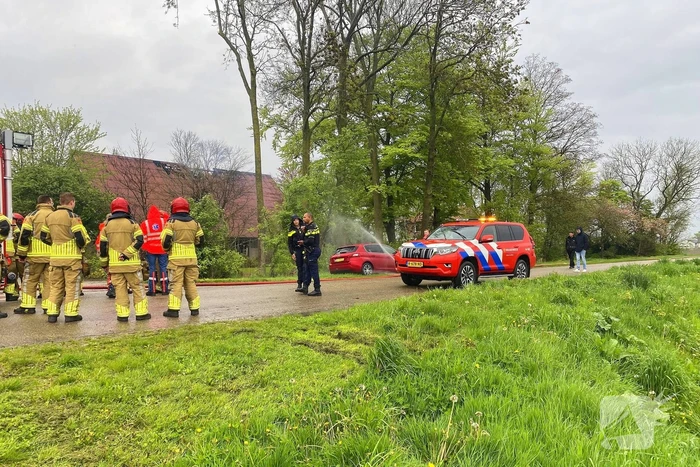 Tractor veroorzaakt brand in loods, brandweer groots opgeroepen