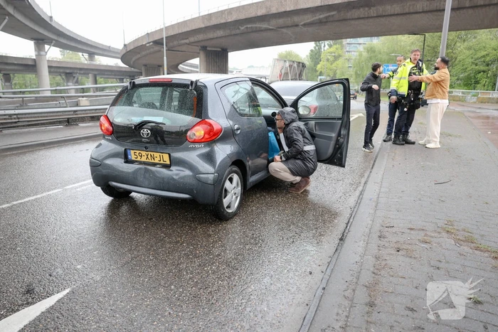 Aanrijding tussen vier auto's op rotonde