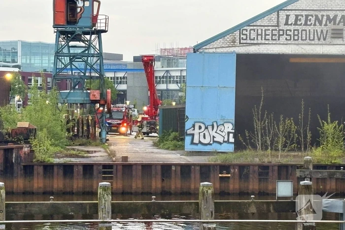 Brand in loods van voormalige scheepswerf