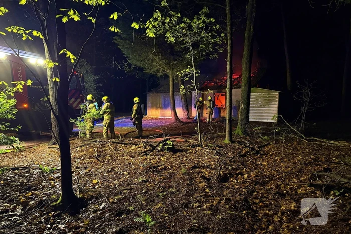 Schuurbrand in bosgebied